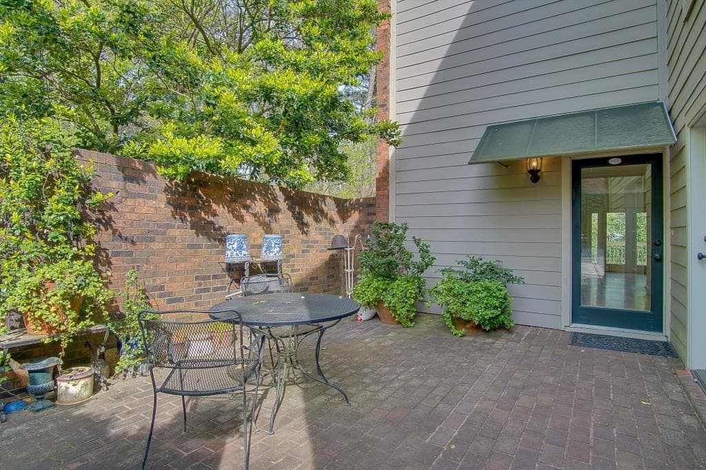 22 Spring Lake Place, Atlanta, GA 30318 — most recent listing photo