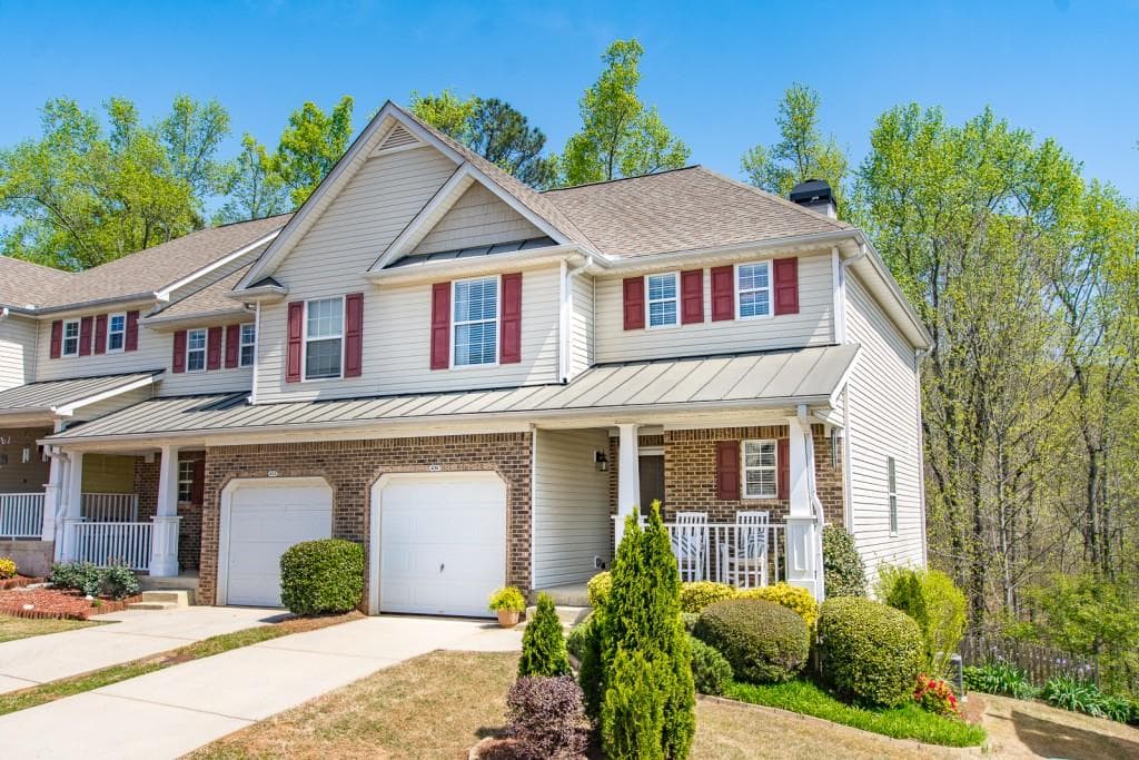 2 bedroom, 1,373 sq ft townhouse sold at 435 Red Coat Lane, Woodstock, GA 30188