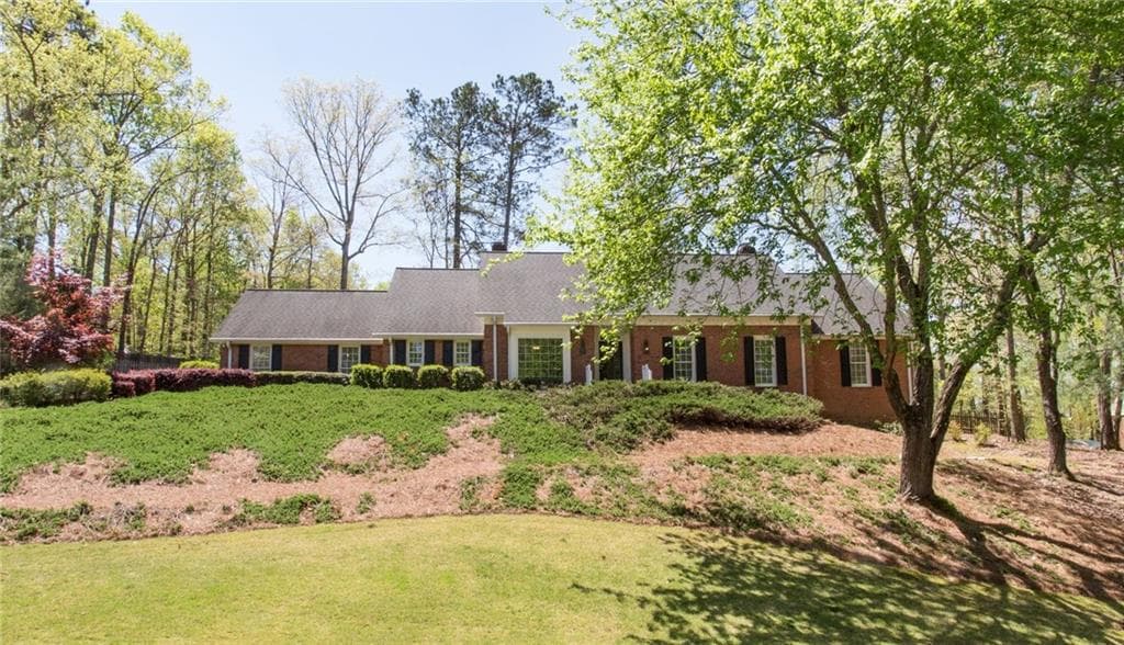1060 Mountain Ivy Drive, Roswell, GA 30075 — most recent listing photo