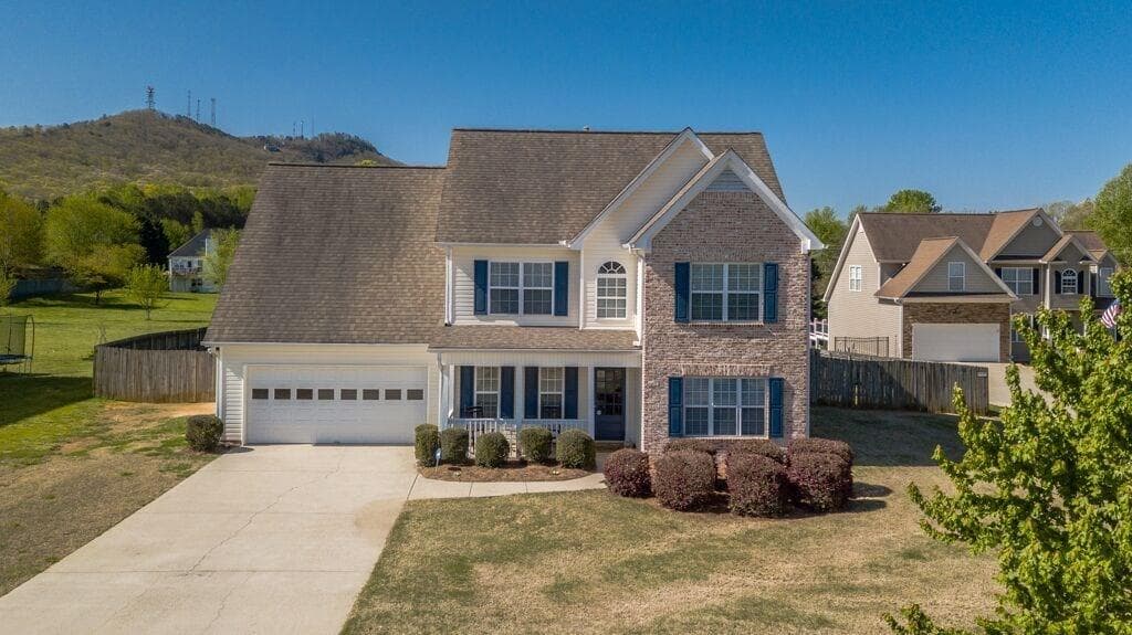 3 bedroom, 2,210 sq ft single family residence sold at 5345 Jess Britt Court, Cumming, GA 30040