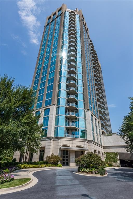2 bedroom, 1,794 sq ft condominium sold at 2795 Peachtree Road 1102, Atlanta, GA 30305