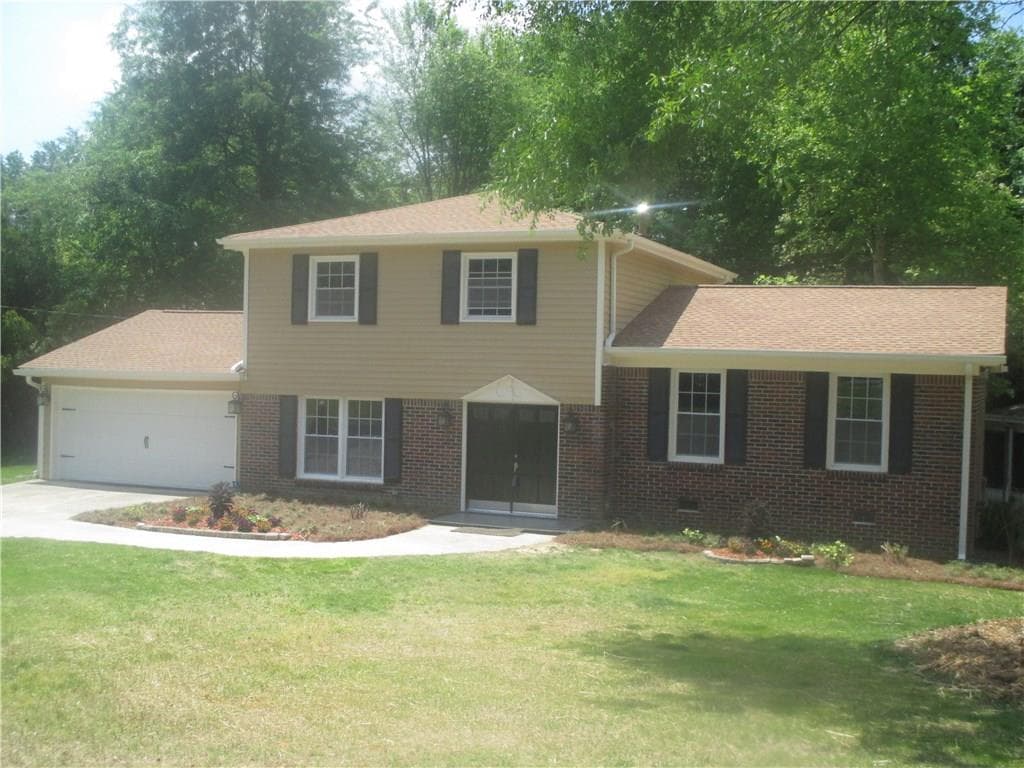 4 bedroom, 1,958 sq ft single family residence sold at 3206 Amhurst Drive, Atlanta, GA 30318