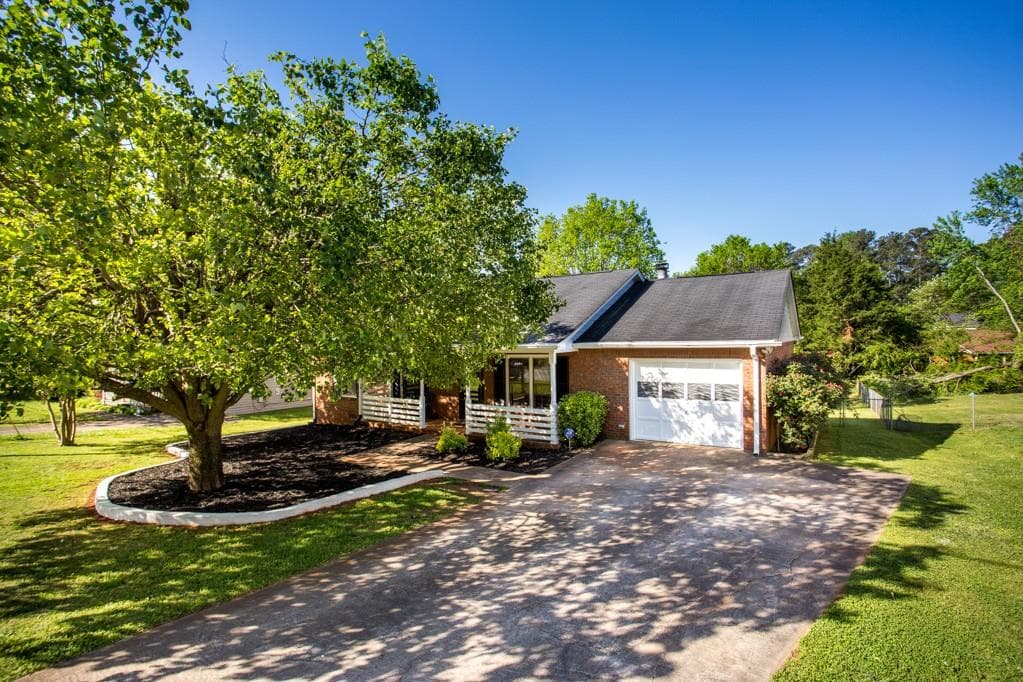 426 Kingsport Drive, Lawrenceville, GA 30046 — most recent listing photo