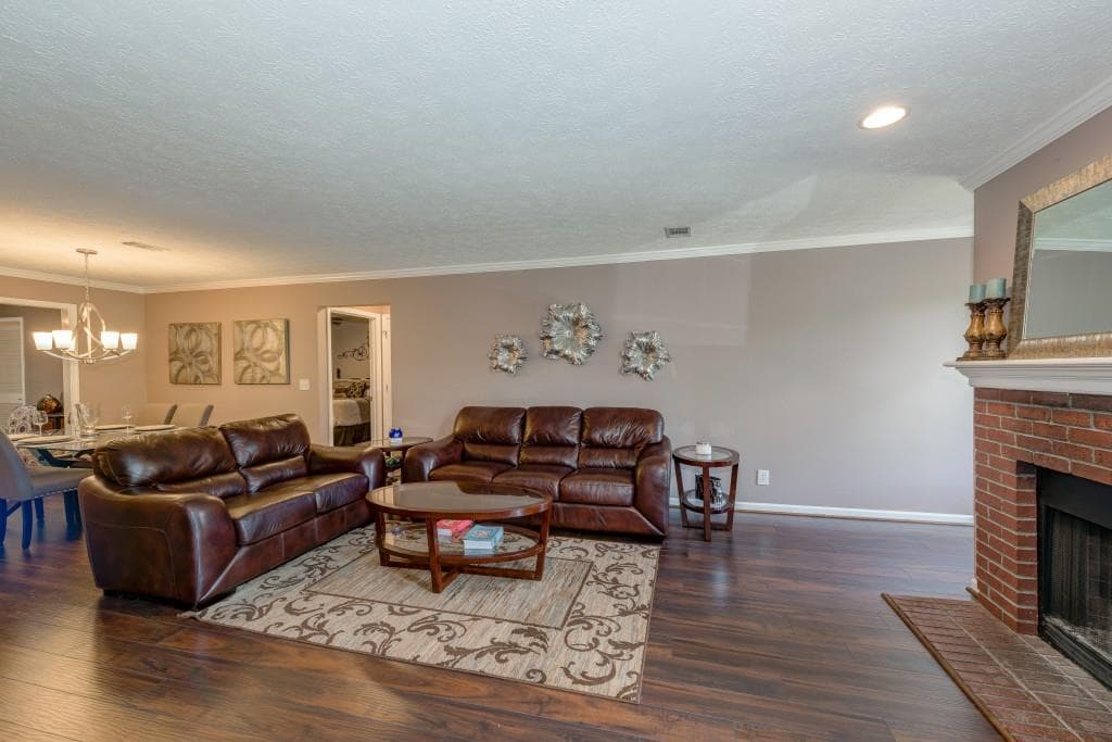 60 Saint Claire Lane, Atlanta, GA 30324 — most recent listing photo