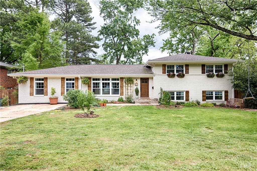 4 bedroom, 2,504 sq ft single family residence sold at 1142 Clarendon Avenue, Avondale Estates, GA 30002