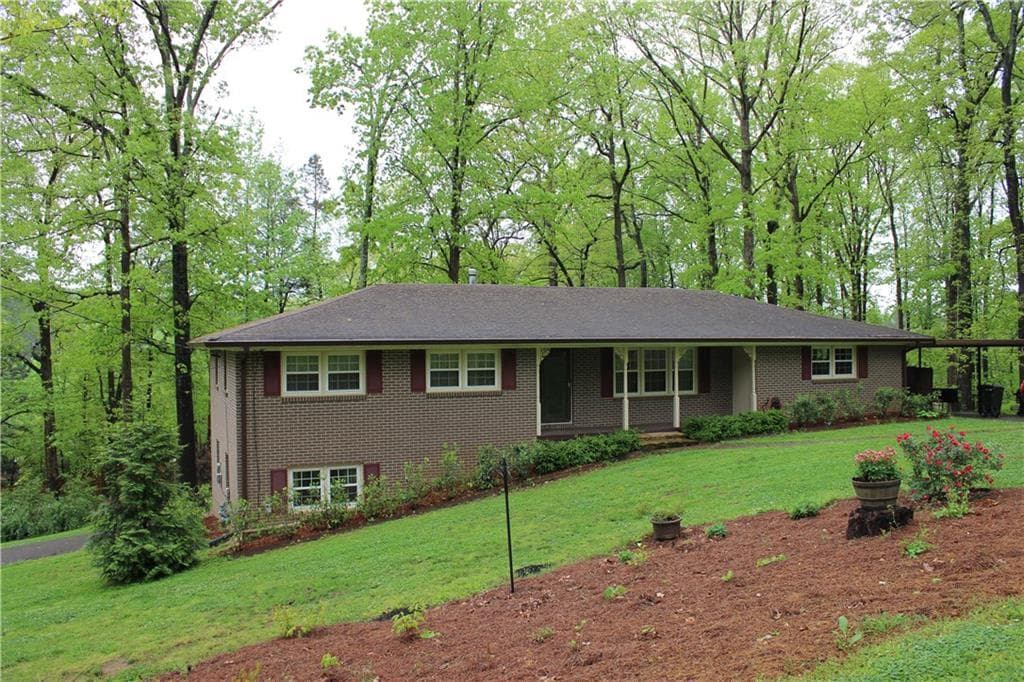 3 bedroom, 1,476 sq ft single family residence sold at 3721 Hickory Circle, Smyrna, GA 30080