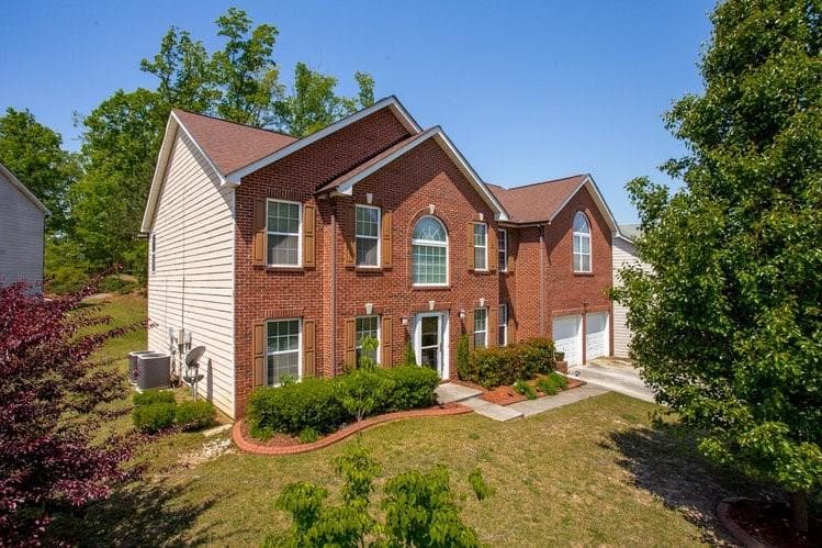 5 bedroom, 3,486 sq ft single family residence sold at 325 Oxnard Circle, Atlanta, GA 30331