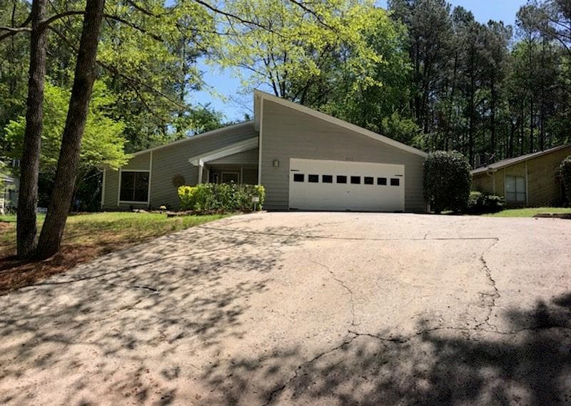 3 bedroom, 1,944 sq ft single family residence sold at 375 Creekside Court, Roswell, GA 30076