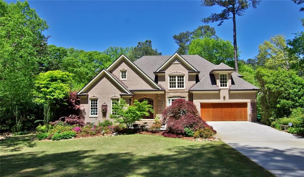 4 bedroom, 2,671 sq ft single family residence sold at 1090 Citadel Drive, Atlanta, GA 30324
