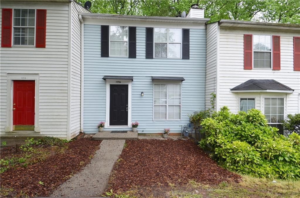 2 bedroom, 1,280 sq ft townhouse sold at 1096 Huntington Trace, Smyrna, GA 30082
