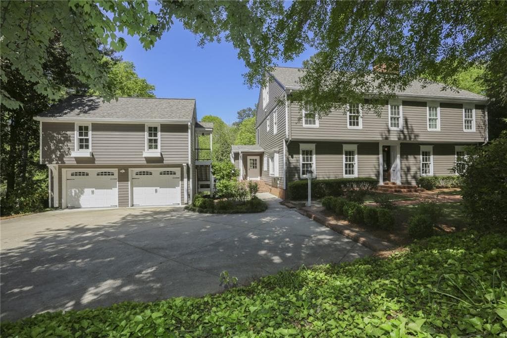 680 Tanglewood Trail, Sandy Springs, GA 30327 — most recent listing photo