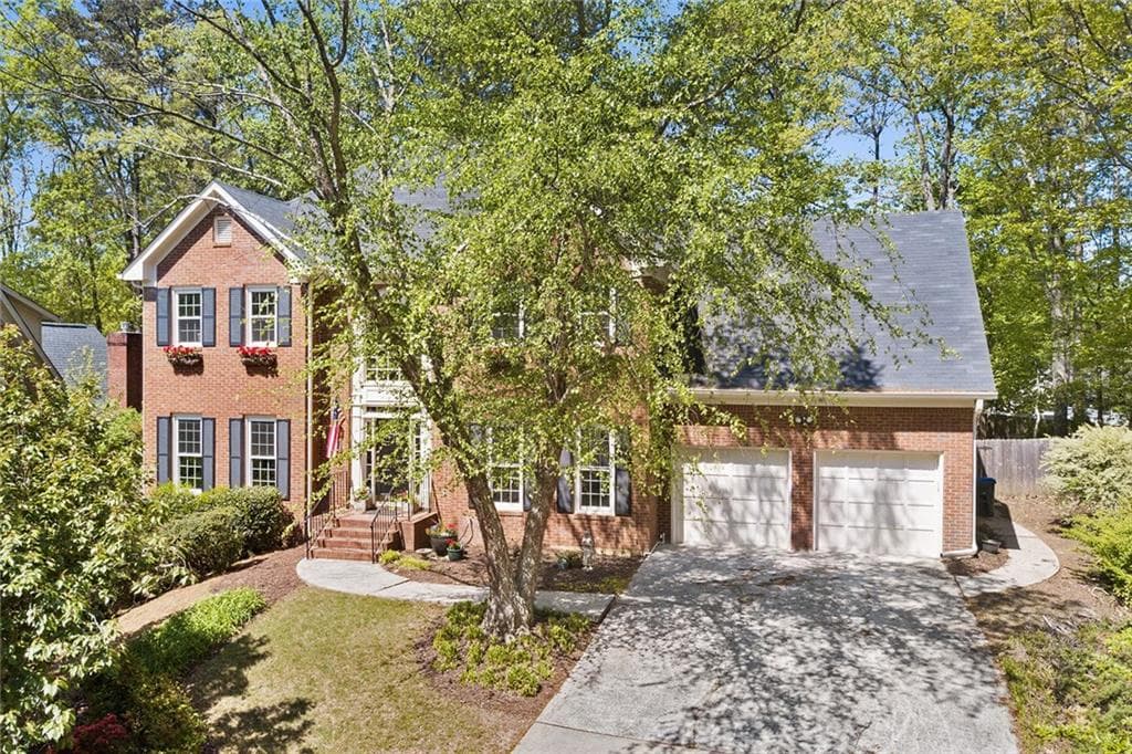 5 bedroom, 4,269 sq ft single family residence sold at 2100 Pearwood Path, Roswell, GA 30076