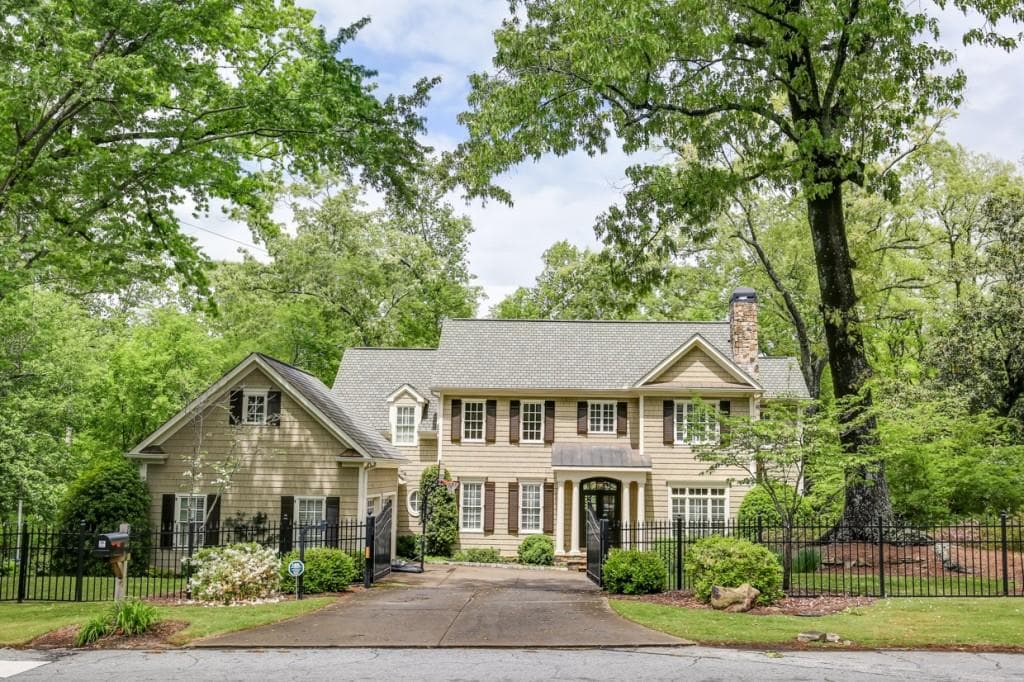 6 bedroom single family residence sold at 2926 Arden Road, Atlanta, GA 30305