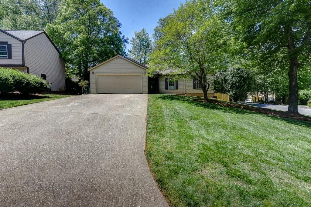 10850 Plantation Drive, Alpharetta, GA 30022 — most recent listing photo