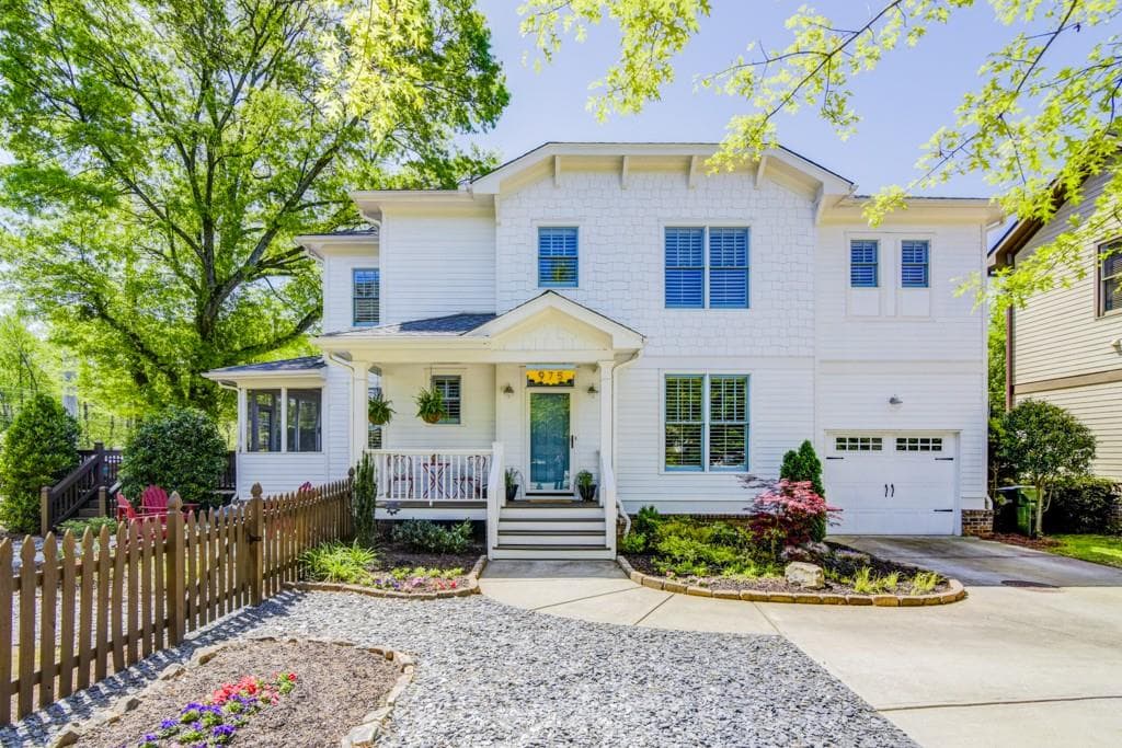 3 bedroom, 1,910 sq ft single family residence sold at 975 Grant Street, Atlanta, GA 30315
