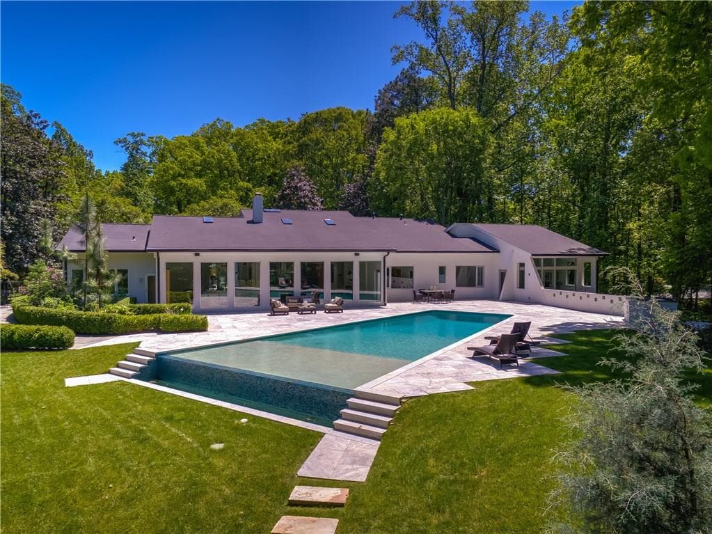 5 bedroom, 4,712 sq ft single family residence sold at 3620 Ridgewood Road, Atlanta, GA 30327