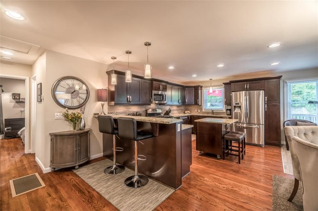 3 bedroom, 1,305 sq ft single family residence sold at 2113 Arlington Avenue, Atlanta, GA 30324