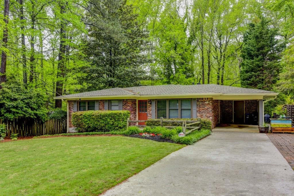 3 bedroom, 1,809 sq ft single family residence sold at 2546 Woodacres Road, Atlanta, GA 30345