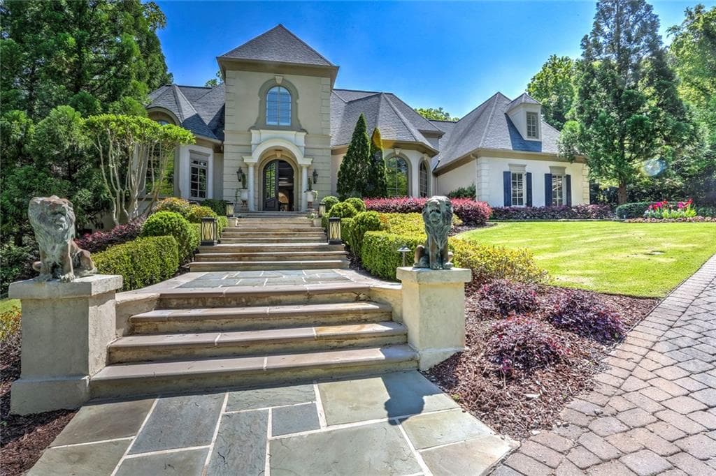 5 bedroom, 7,357 sq ft single family residence sold at 4781 Northside Drive, Atlanta, GA 30327