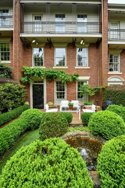 2 bedroom, 2,011 sq ft townhouse sold at 6 Muscogee Avenue 6, Atlanta, GA 30305