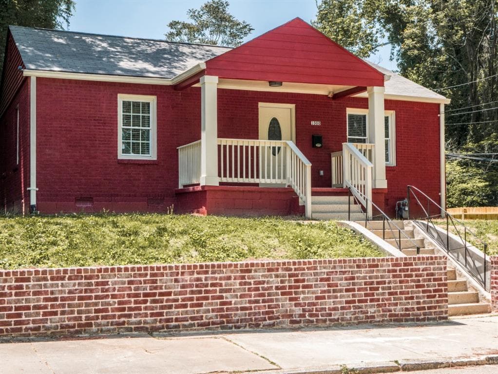 3 bedroom, 1,566 sq ft single family residence sold at 1000 Palmetto Avenue, Atlanta, GA 30314