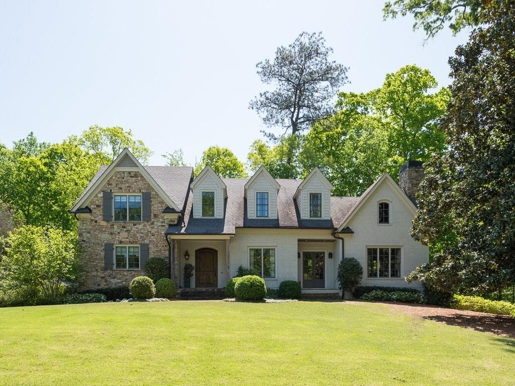 5 bedroom single family residence sold at 2819 Castlewood Drive, Atlanta, GA 30327