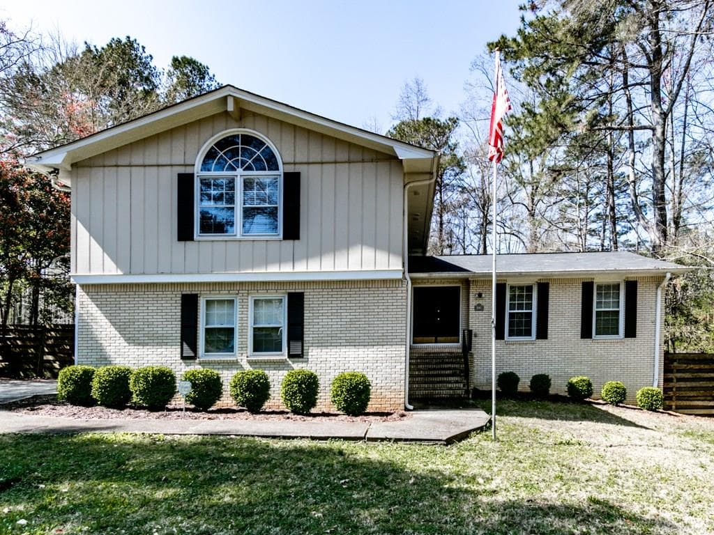 5538 Roberts Drive, Dunwoody, GA 30338 — most recent listing photo