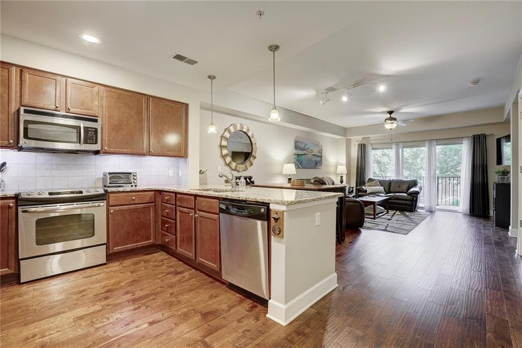 1 bedroom, 950 sq ft condominium sold at 200 River Vista Drive 310, Atlanta, GA 30339