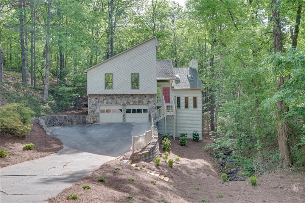 4 bedroom, 1,964 sq ft single family residence sold at 4186 Nowata Drive, Roswell, GA 30075