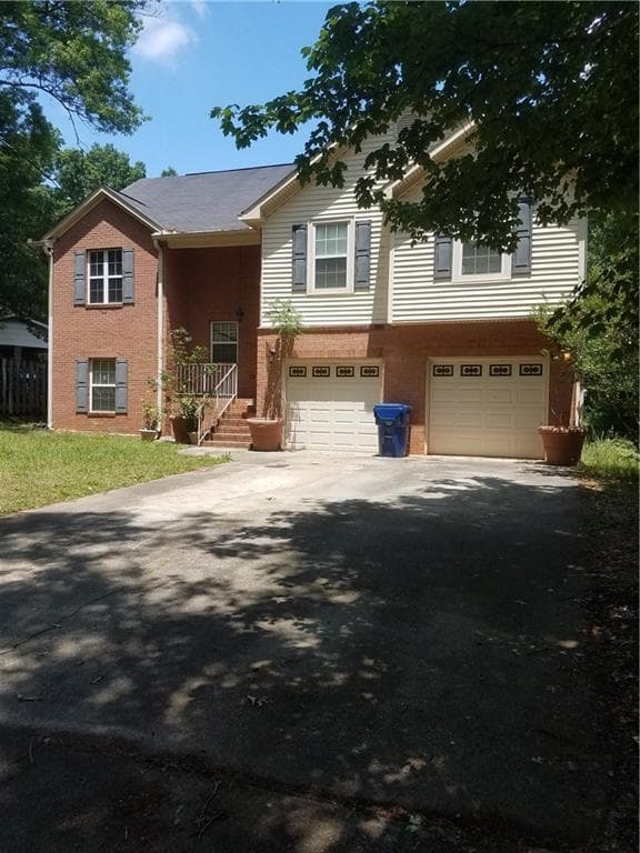 3 bedroom, 2,202 sq ft single family residence sold at 2828 Fairburn Road, Atlanta, GA 30331