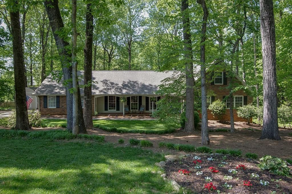 6 bedroom, 4,114 sq ft single family residence sold at 750 Hunterhill Court, Roswell, GA 30075