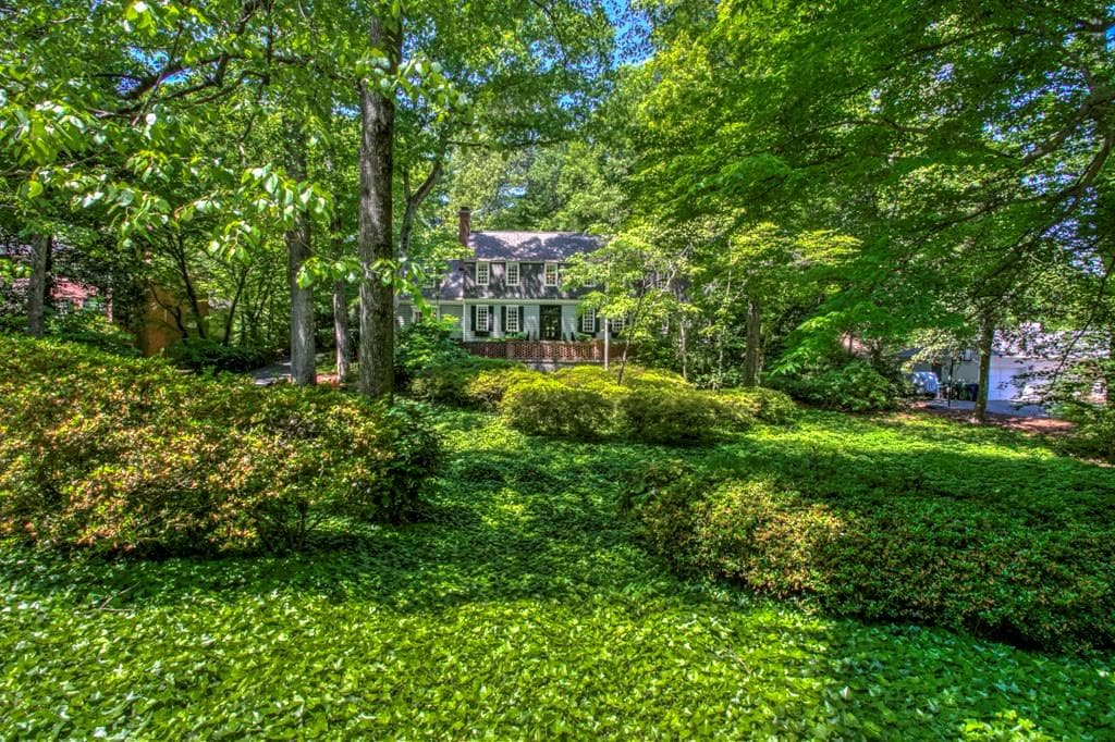 5 bedroom, 4,583 sq ft single family residence sold at 3610 Dumbarton Road, Atlanta, GA 30327