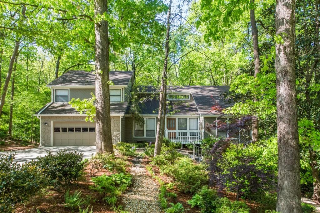 6 bedroom, 3,620 sq ft single family residence sold at 3708 Woodglen Court, Lilburn, GA 30047