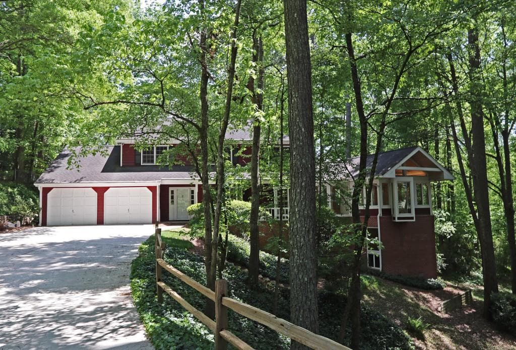 6285 River Overlook Drive, Sandy Springs, GA 30328 — most recent listing photo