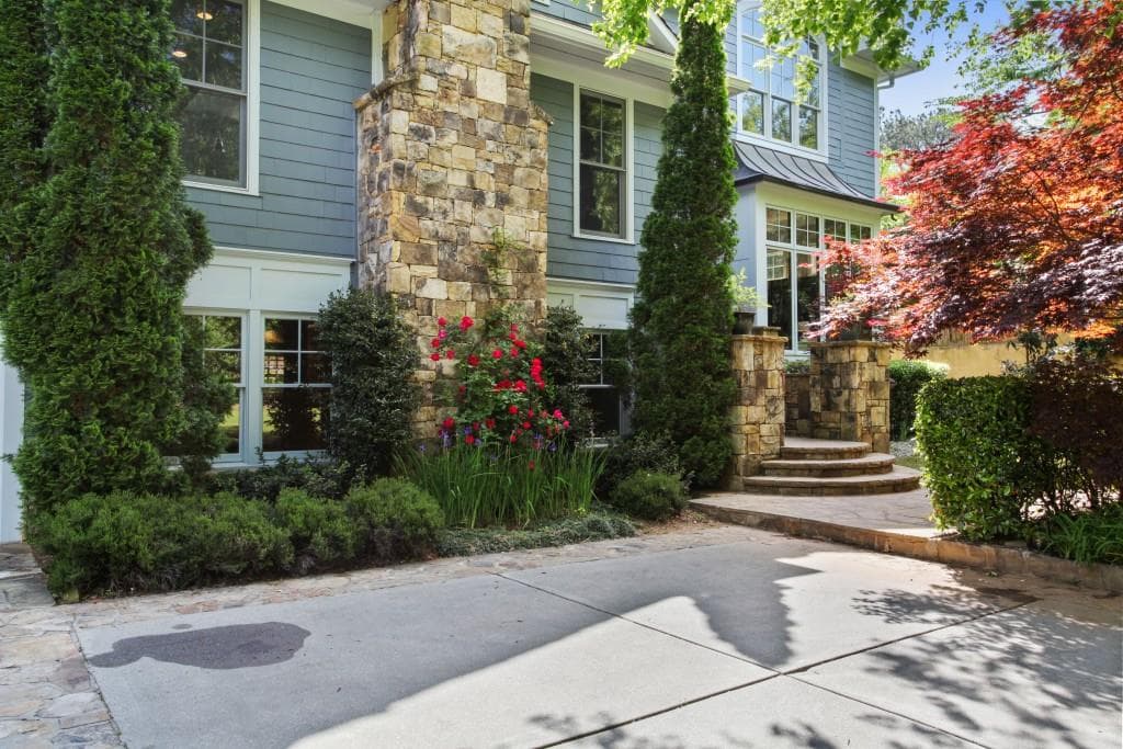 4 bedroom, 5,377 sq ft single family residence sold at 1378 Peachtree Battle Avenue, Atlanta, GA 30327