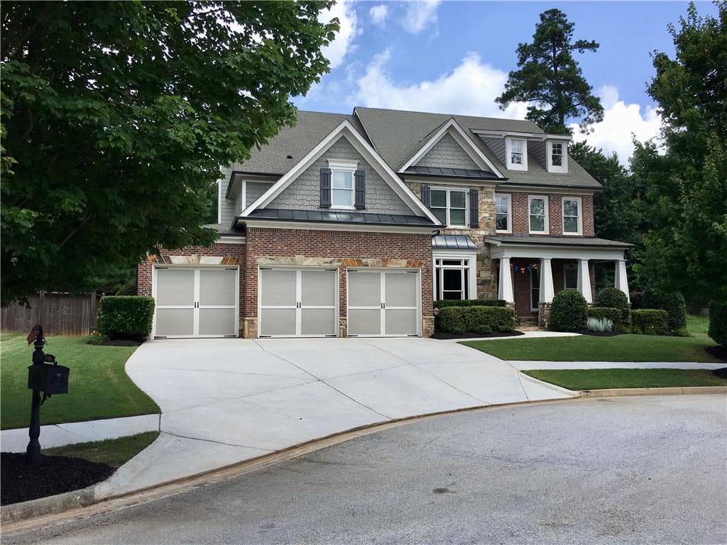 5 bedroom, 3,943 sq ft single family residence sold at 6504 Blue Water Drive, Buford, GA 30518