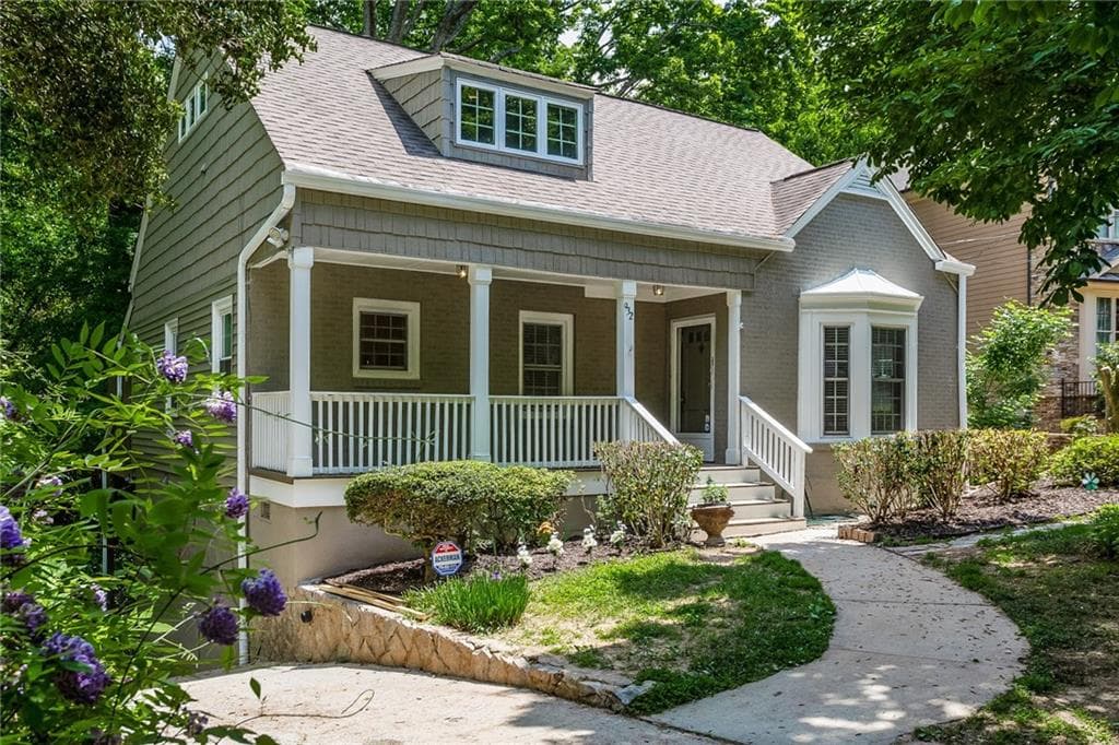 4 bedroom, 2,100 sq ft single family residence sold at 932 Kings Court, Atlanta, GA 30306