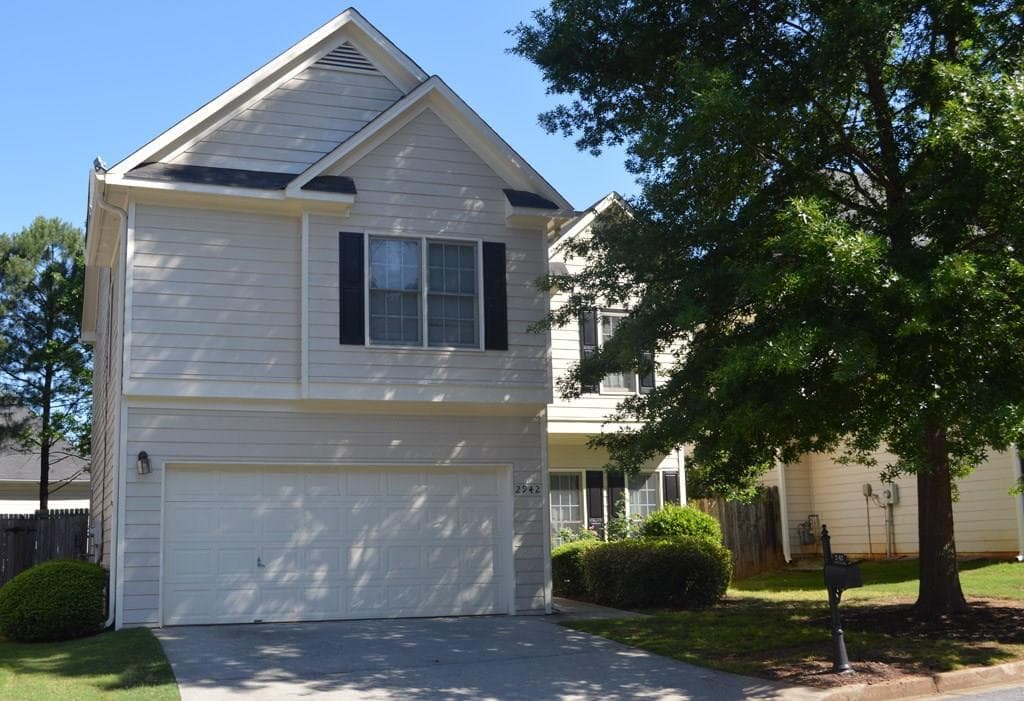 3 bedroom, 1,700 sq ft single family residence sold at 2942 Winter Rose Court, Atlanta, GA 30360