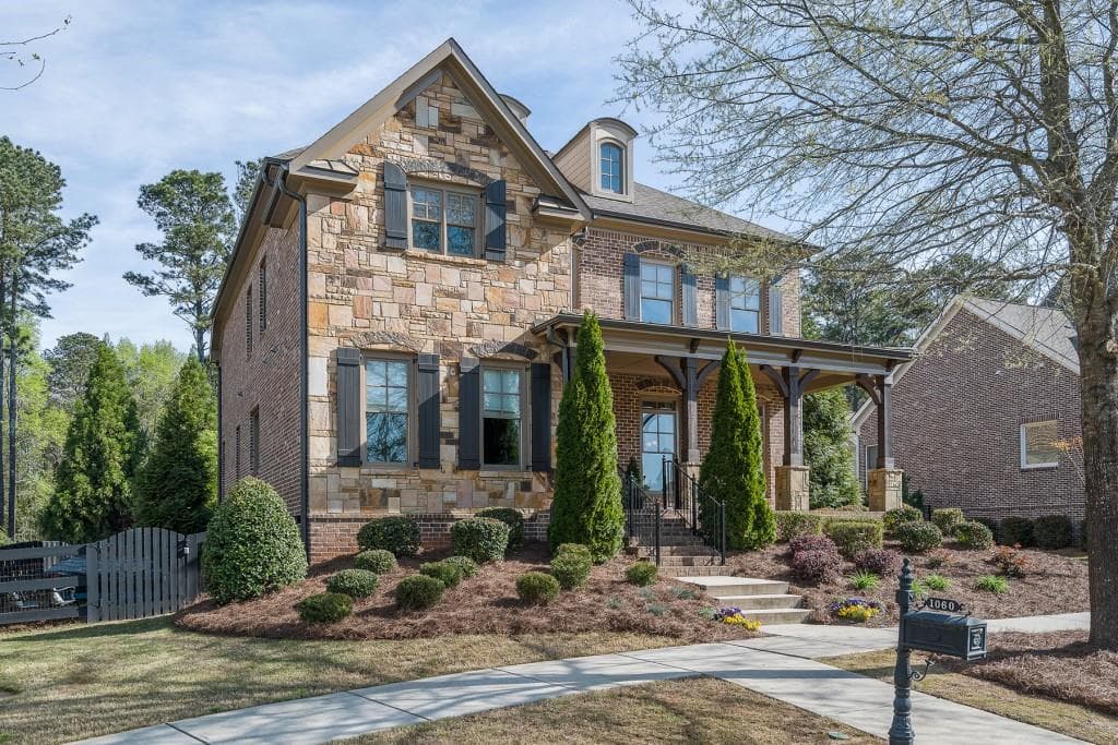 4 bedroom, 4,189 sq ft single family residence sold at 1060 Lunsford Circle, Alpharetta, GA 30004