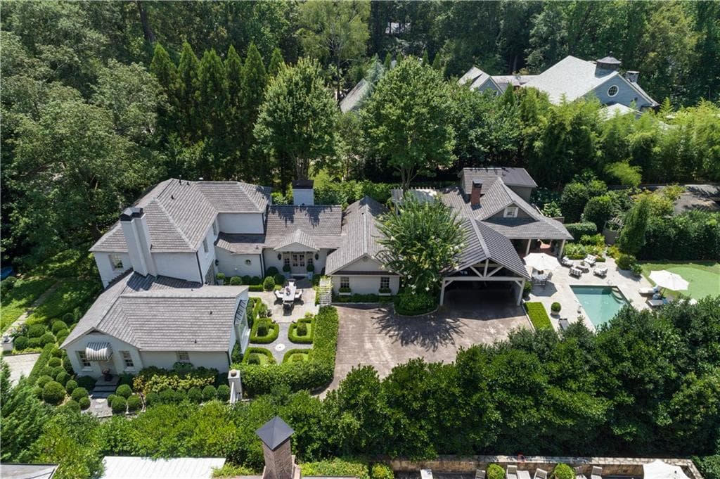 4 bedroom, 4,953 sq ft single family residence sold at 2660 Howell Mill Road, Atlanta, GA 30327