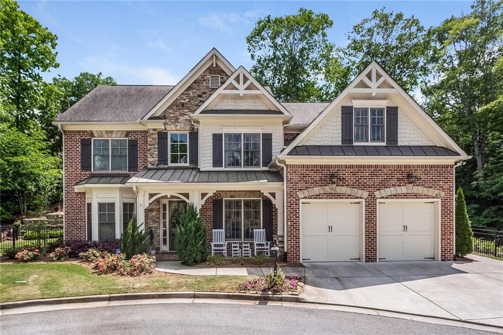 5 bedroom, 3,353 sq ft single family residence sold at 4605 Peachtree Dunwoody Road, Atlanta, GA 30342