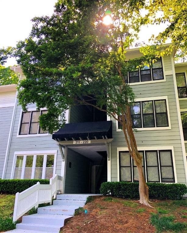 1 bedroom, 859 sq ft condominium sold at 211 Summit North Drive #211, Atlanta, GA 30324