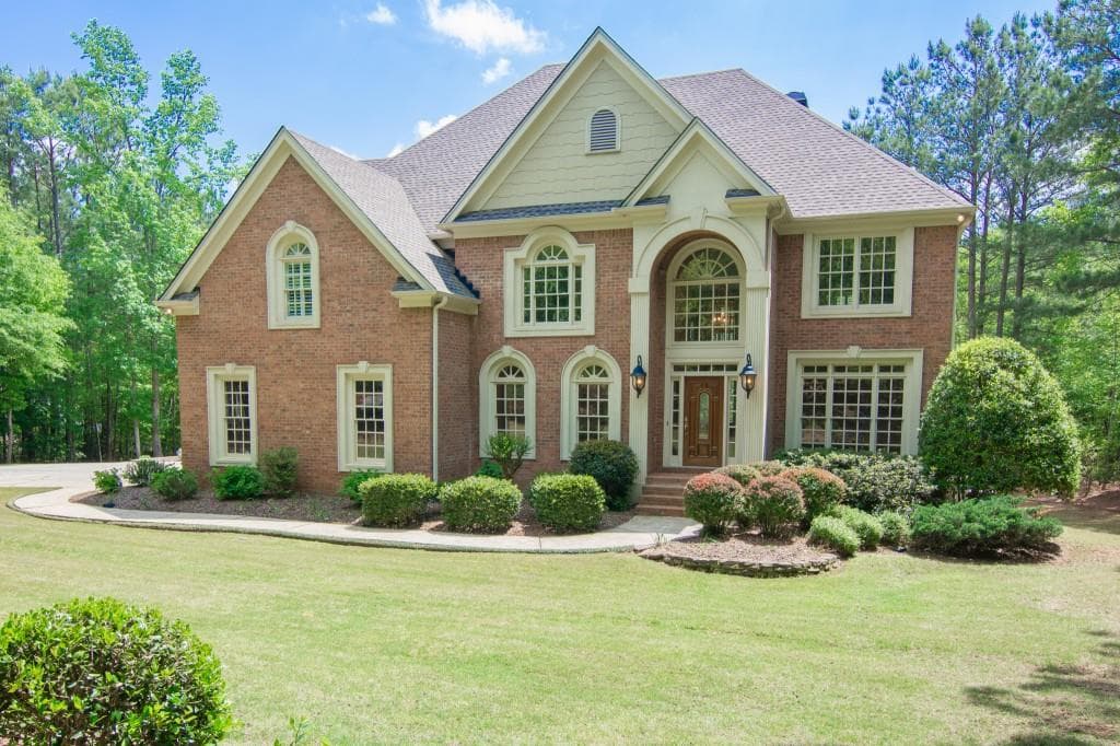 5 bedroom, 3,670 sq ft single family residence sold at 105 Smith Forest Lane, Alpharetta, GA 30004