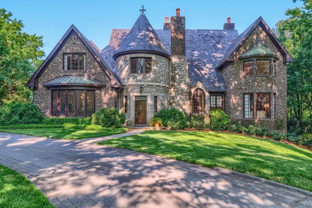5 bedroom single family residence sold at 4660 Polo Lane, Atlanta, GA 30339