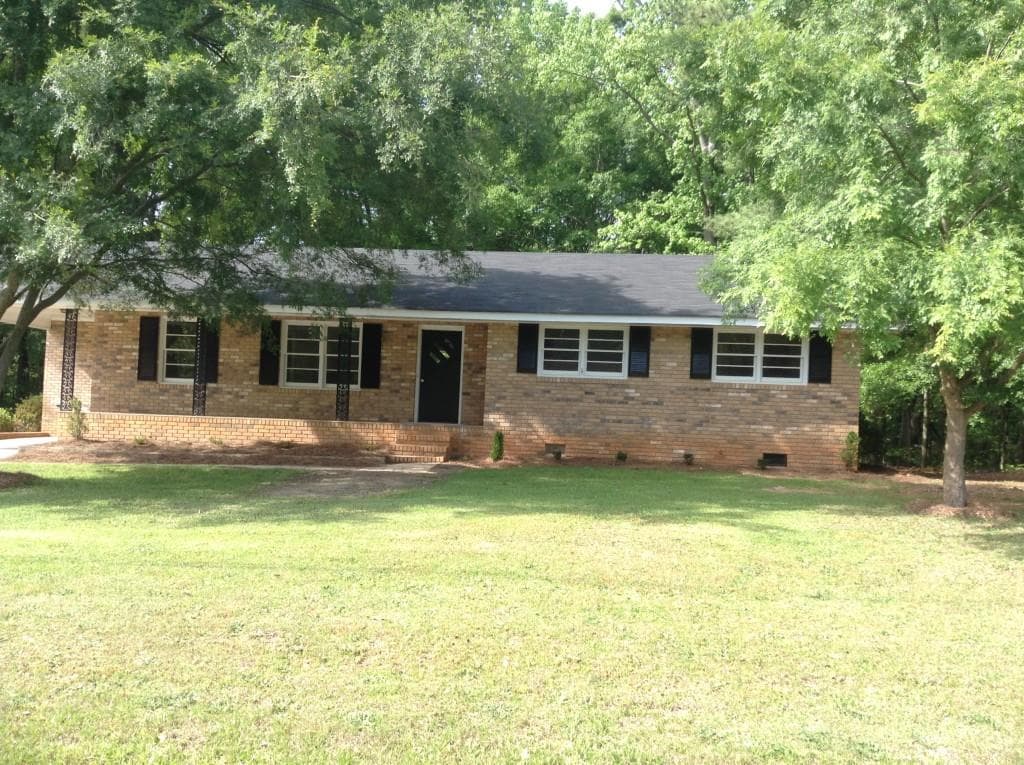 3 bedroom, 1,249 sq ft single family residence sold at 126 W Ginn Street, Bowman, GA 30624