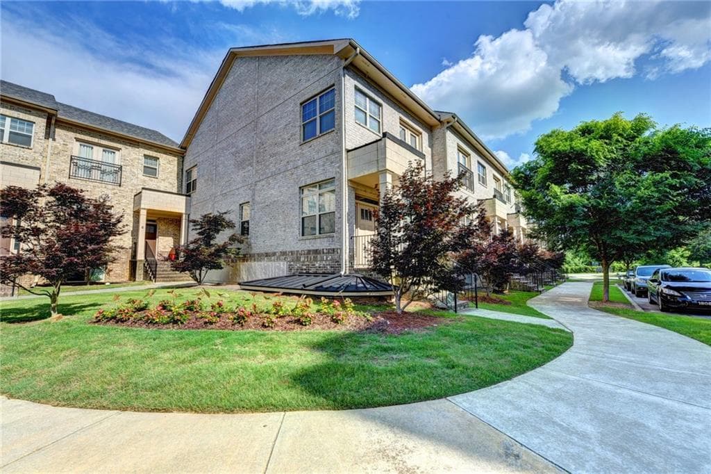 3 bedroom, 2,358 sq ft townhouse sold at 745 Fountainhead Lane 5, Atlanta, GA 30324