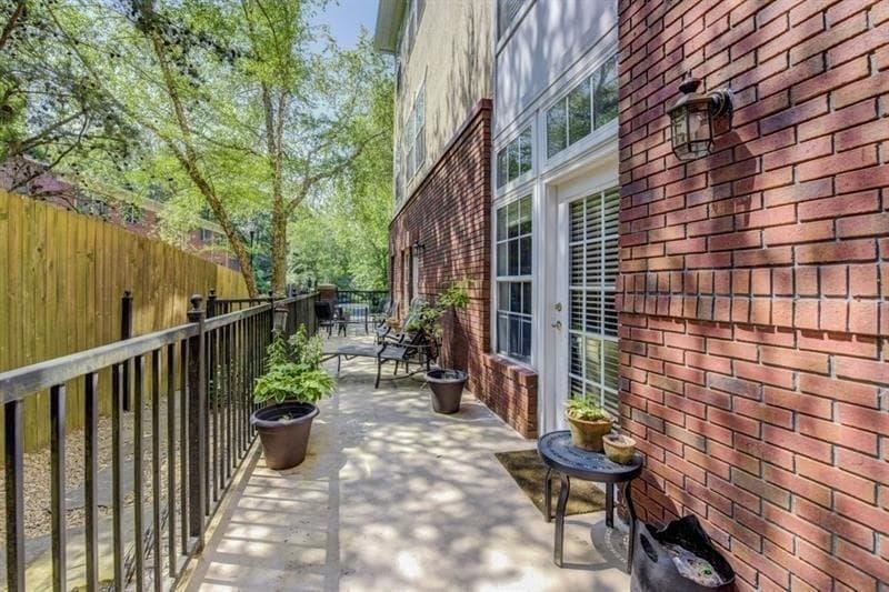 2 bedroom, 1,482 sq ft condominium sold at 424 Lindbergh Drive 101, Atlanta, GA 30305