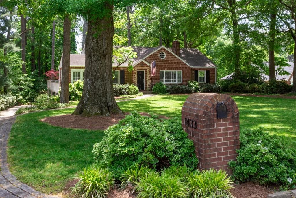 3 bedroom, 2,579 sq ft single family residence sold at 1433 Sheridan Road, Atlanta, GA 30324
