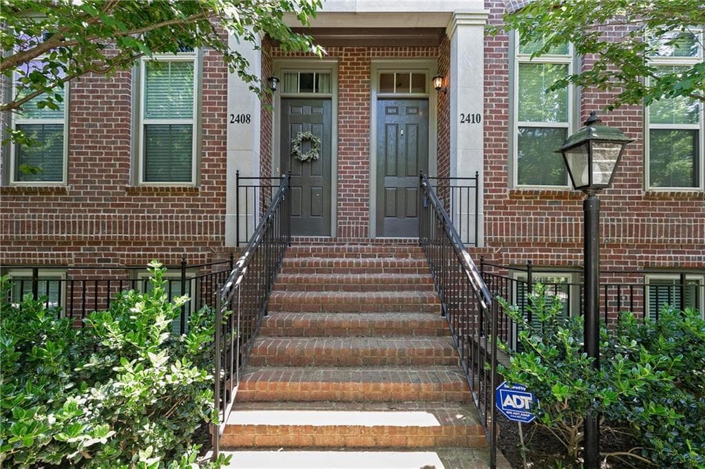 3 bedroom, 2,099 sq ft townhouse sold at 2410 Crescent Park Court 29, Atlanta, GA 30339