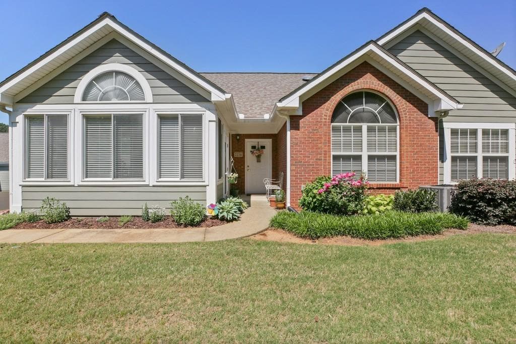 3 bedroom, 1,463 sq ft condominium sold at 2228 Carefree Circle 4, Marietta, GA 30062
